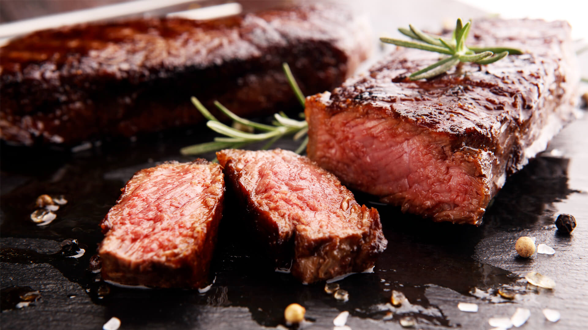 Gebratenes Wagyu-Steak, aufgeschnitten